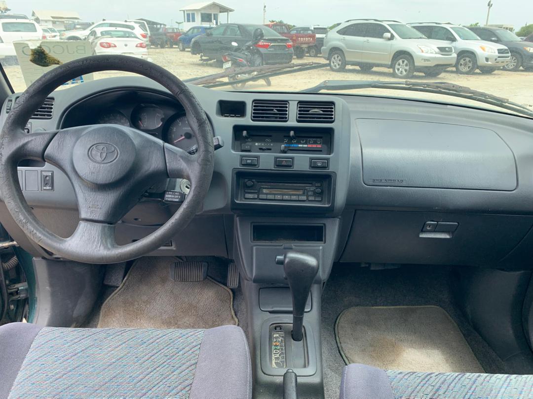 TOYOTA RAV4 _