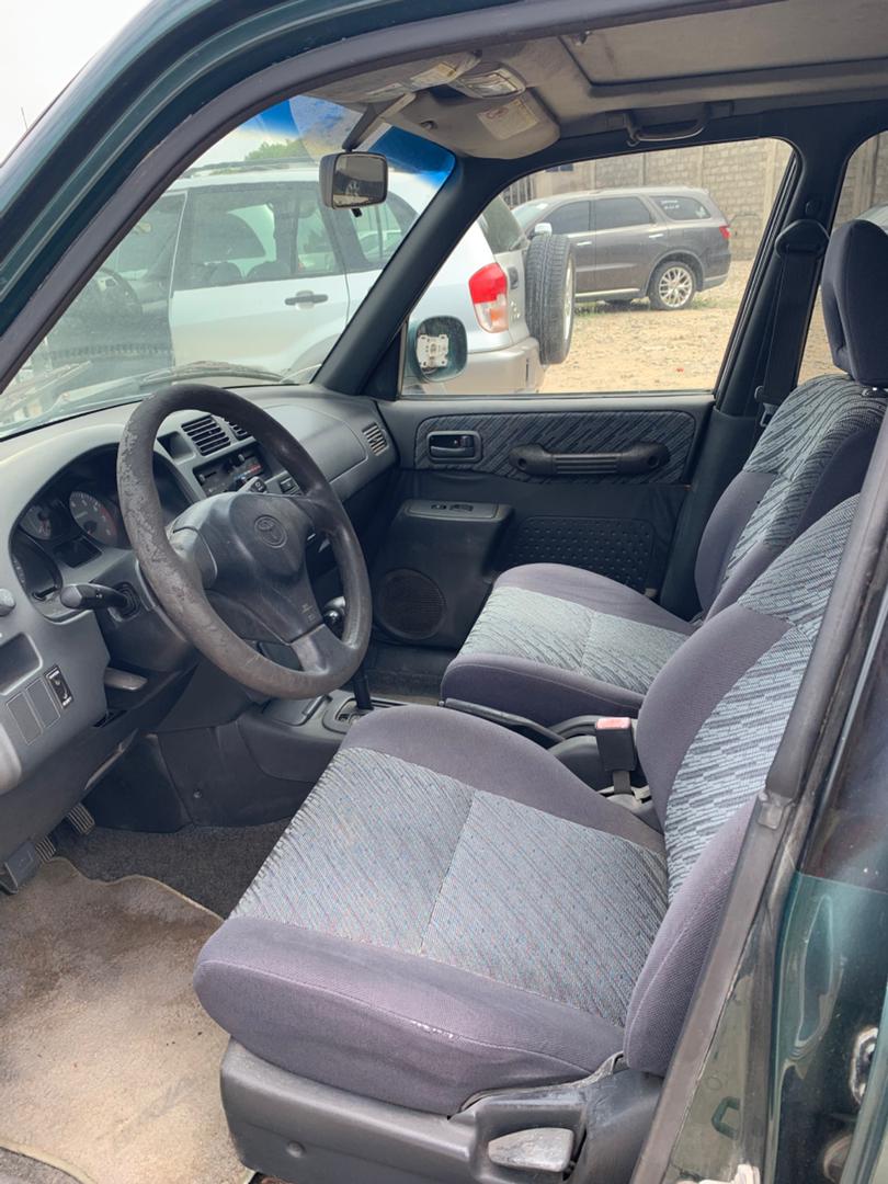 TOYOTA RAV4 _