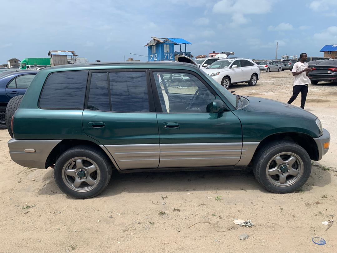 TOYOTA RAV4 _