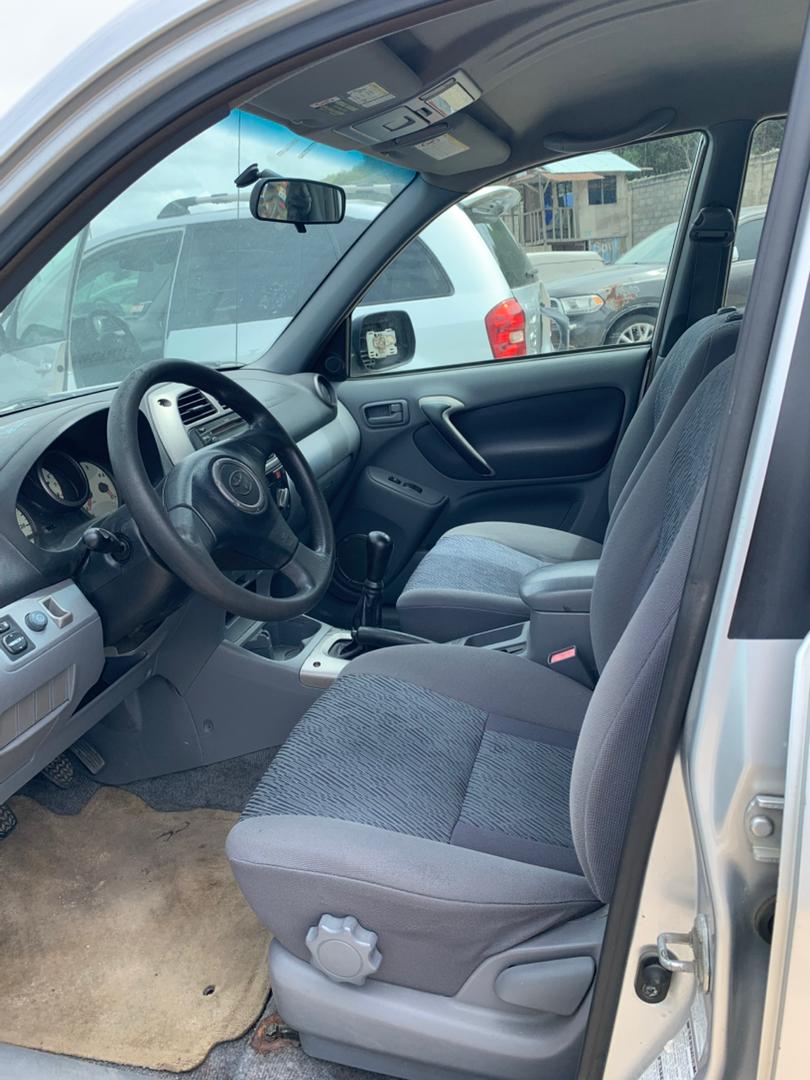 TOYOTA RAV4 _