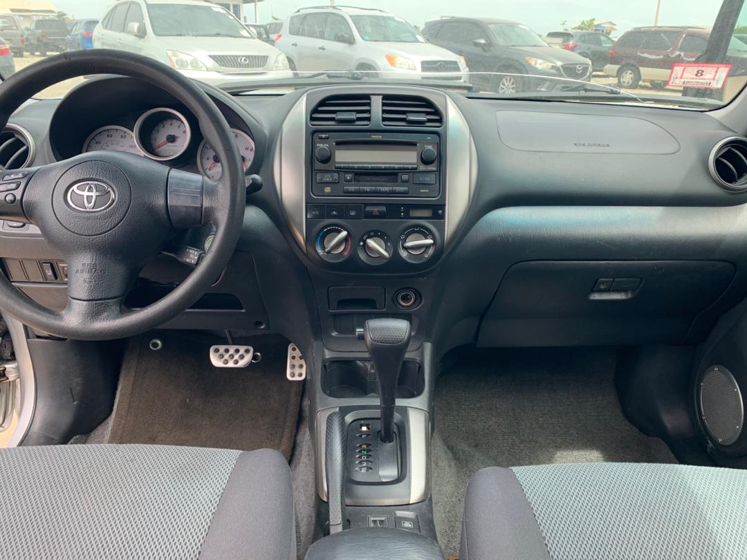 TOYOTA RAV4 _