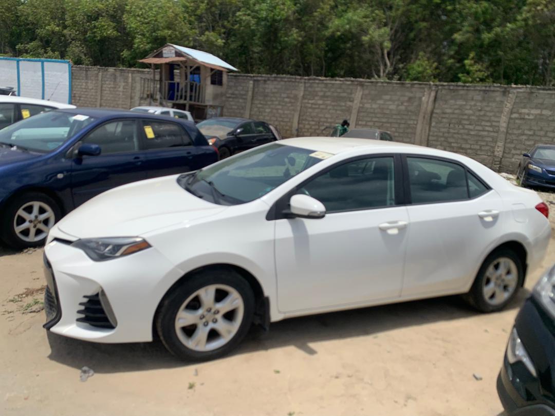 TOYOTA COROLLA SE _